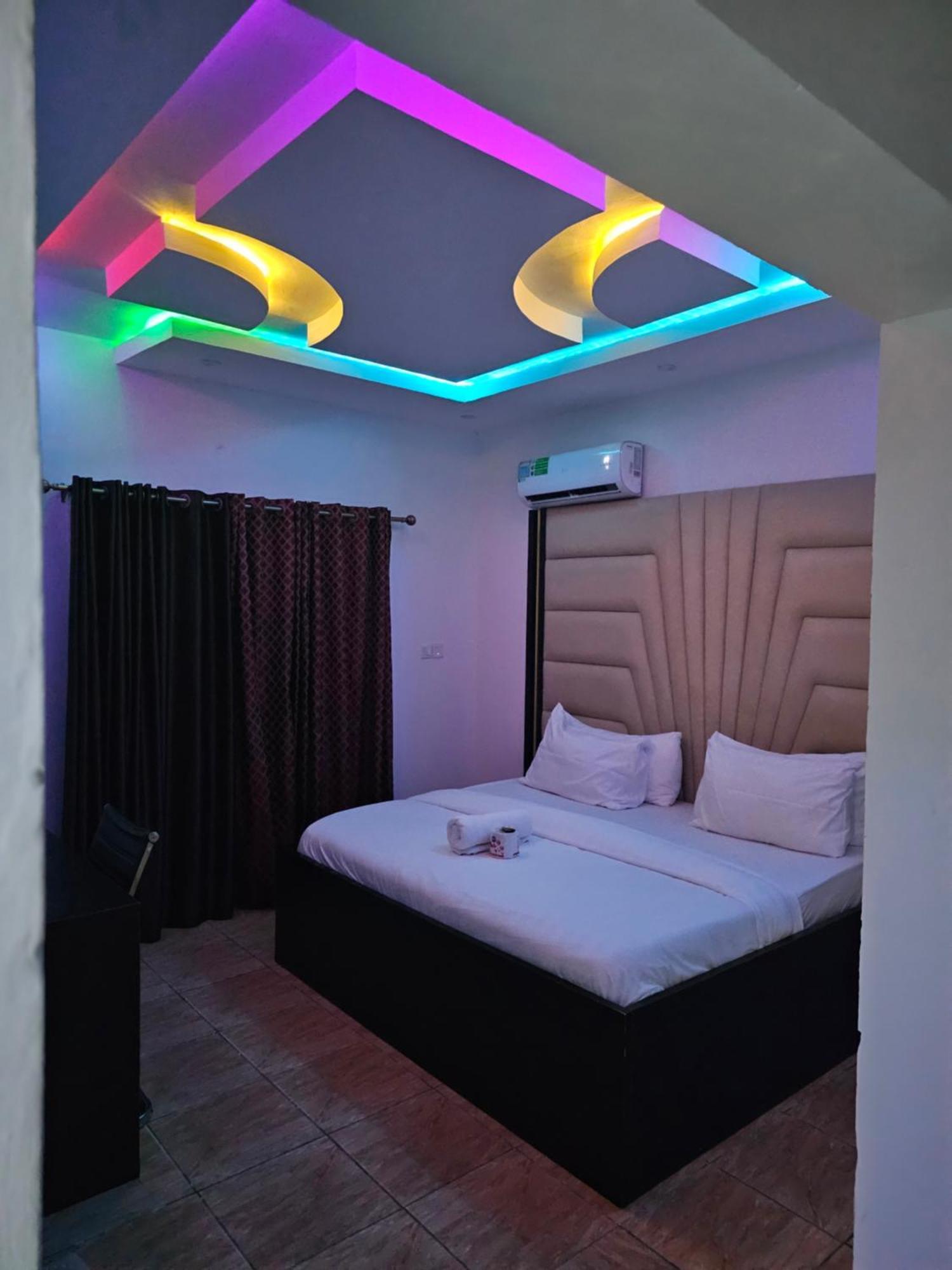 Vhs Vinchee Suites لاغوس المظهر الخارجي الصورة
