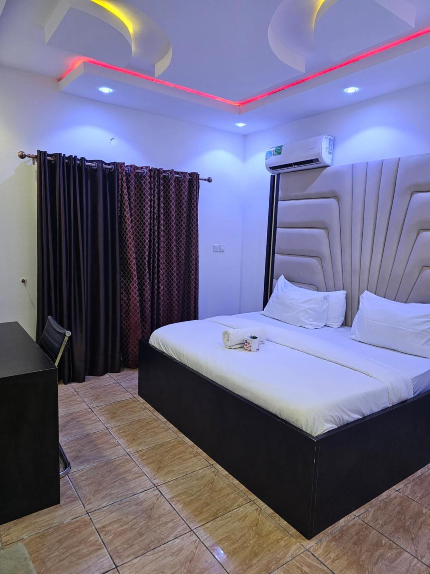 Vhs Vinchee Suites لاغوس المظهر الخارجي الصورة