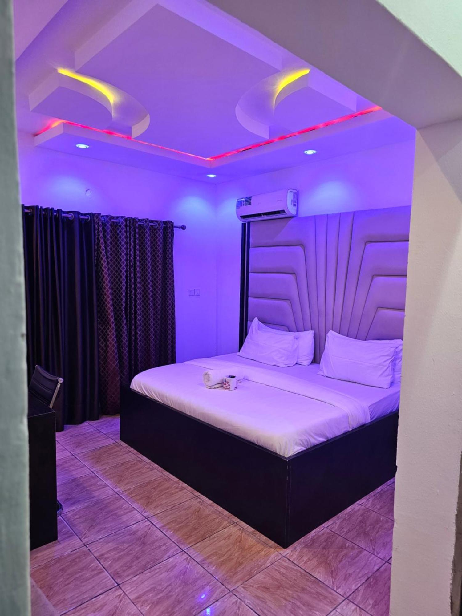 Vhs Vinchee Suites لاغوس المظهر الخارجي الصورة